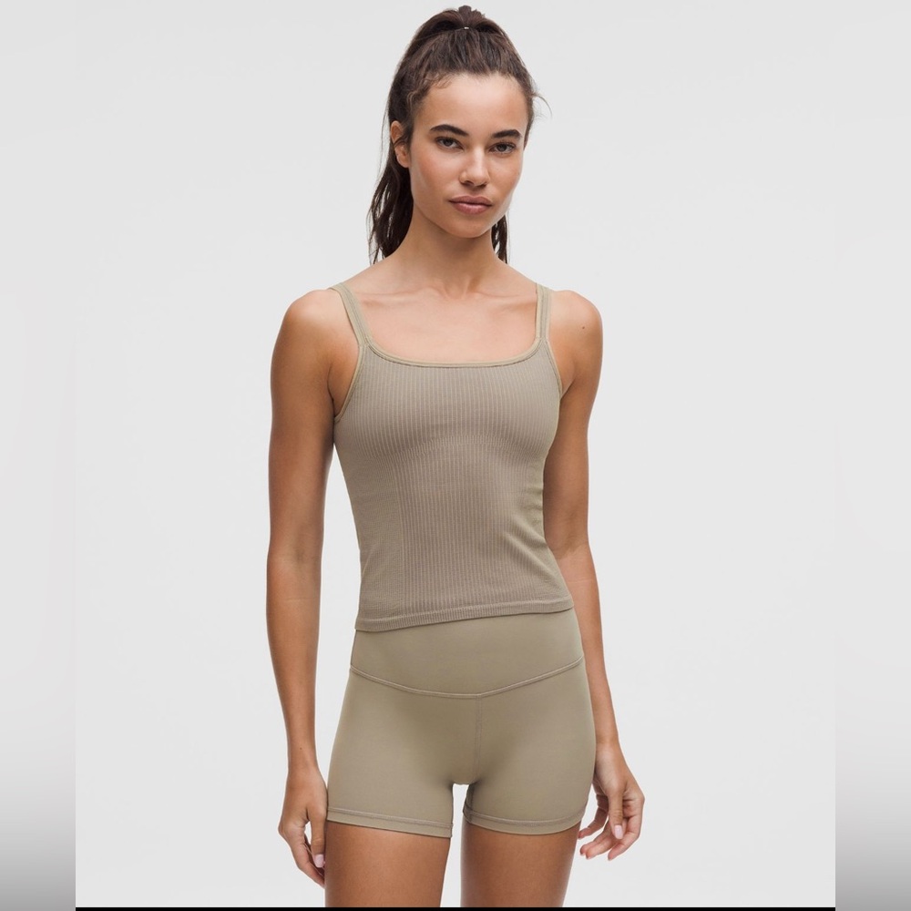 NWT Lululemon Ebb to Street Scoop-Neck Cropped Tank
Top B/C Cup Size 4